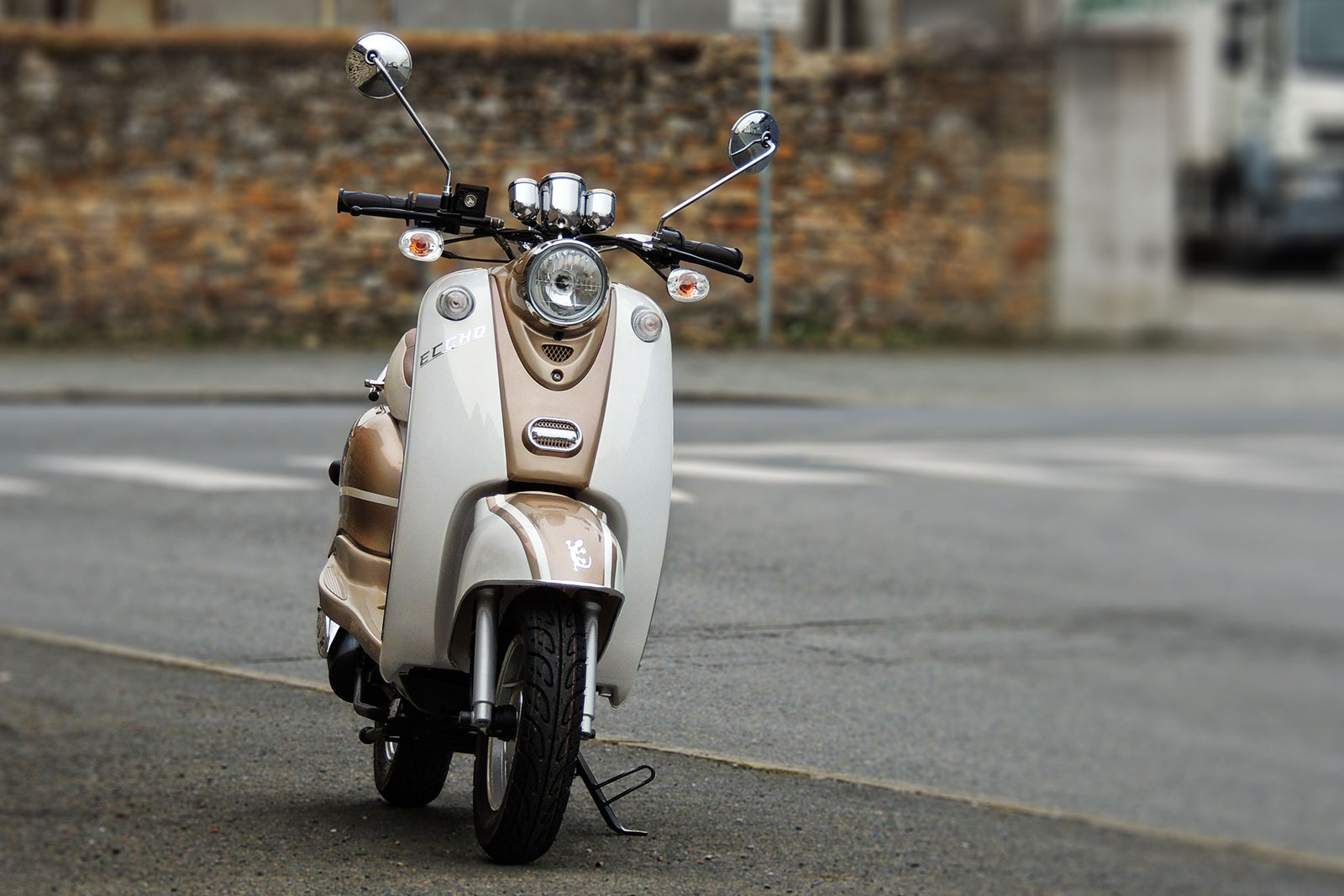 SCOOTER-50-ECCHO-RETRO-GOLD-01